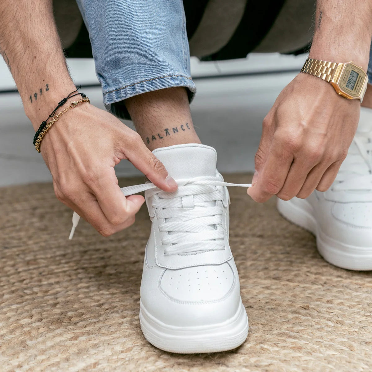 SNEAKERS CON ALTURA INVISIBLE