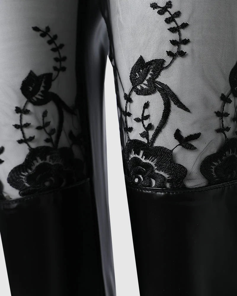 Pantalón ajustado con encaje transparente